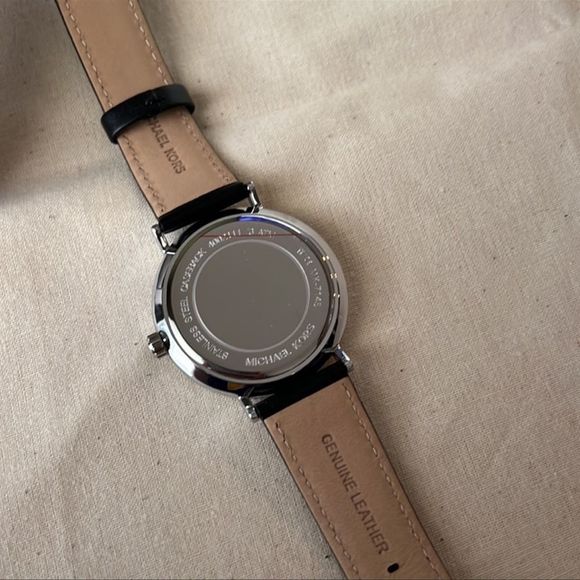 New mk 👨🏽 leather black watch - Picture 4 of 9